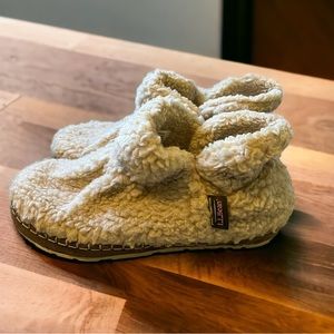 L.L. Bean Sherpa slippers Womens size 8